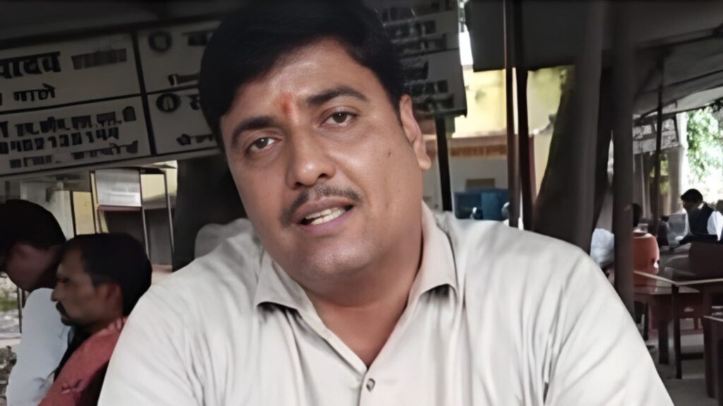 हरदोई में खाद संकट: कागजों में दावा, जमीन पर धक्का-मुक्की! किसानों का सवाल- 'खाद गई कहाँ?' 1 Ashish Singh
