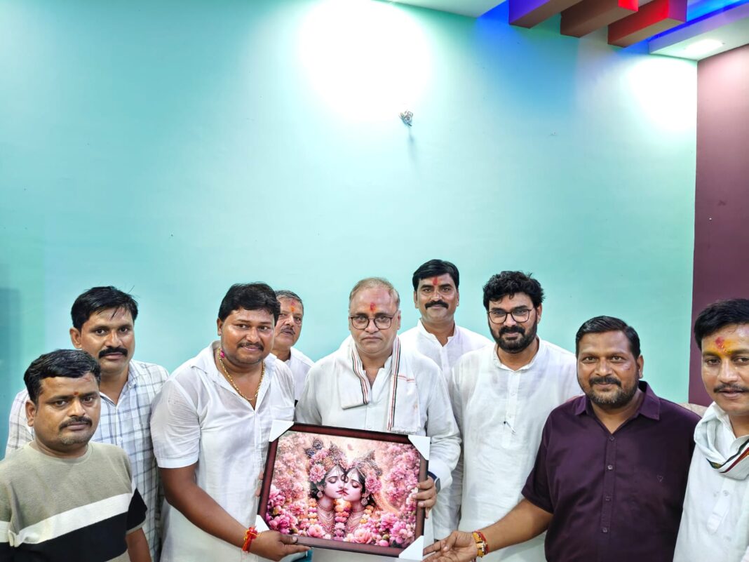 दबोह में पूर्व कांग्रेस अध्यक्ष अरुण यादव का स्वागत करते कांग्रेस नेता