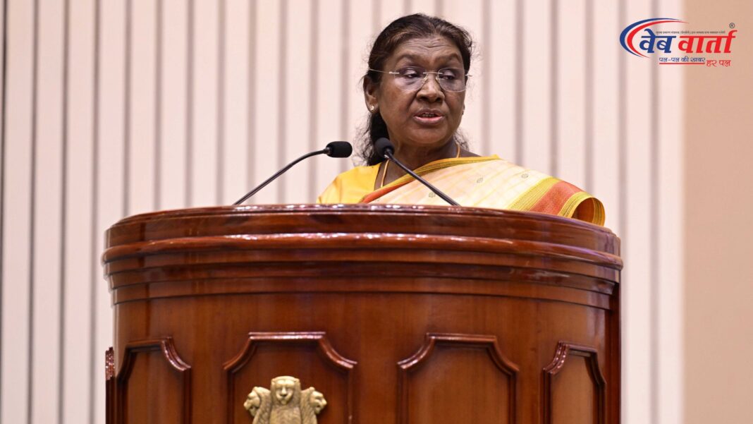 राष्ट्रपति द्रौपदी मुर्मु ने सार्वजनिक उपक्रमों के उत्कृष्ट प्रदर्शन के लिए SCOPE पुरस्कार प्रदान किए।