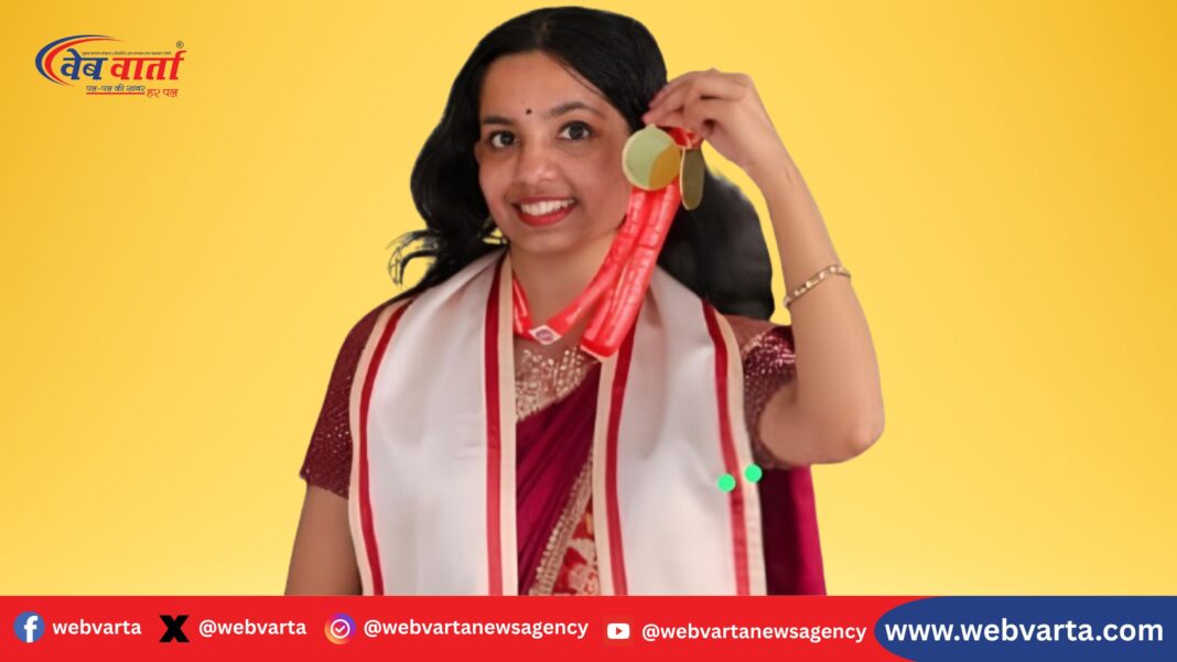 लखनऊ विश्वविद्यालय के दीक्षांत समारोह में अंशिका त्रिवेदी को गोल्ड मेडल प्राप्त हुआ