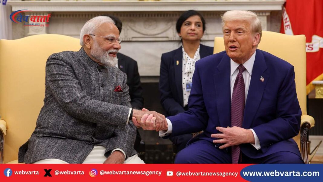 अमेरिकी राष्ट्रपति डोनाल्ड ट्रंप और भारतीय प्रधानमंत्री नरेंद्र मोदी एक द्विपक्षीय बैठक के दौरान