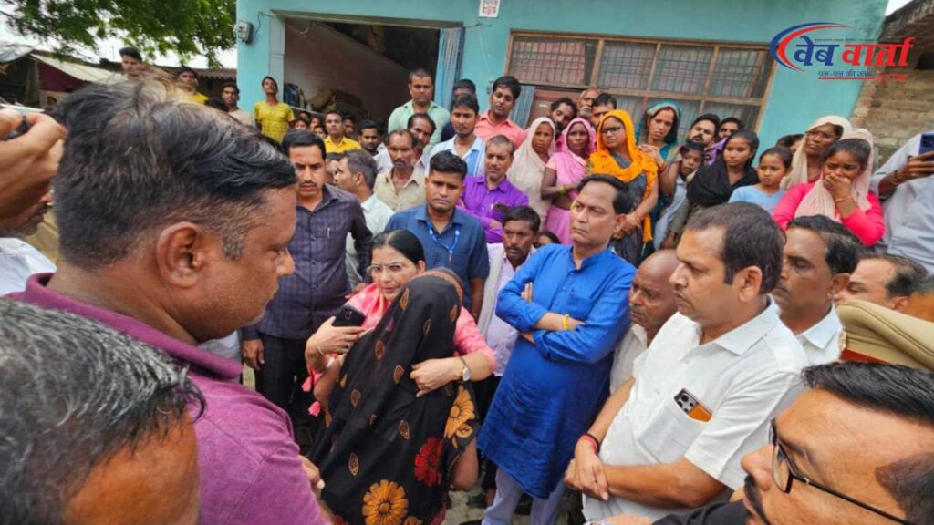 हरदोई: पुलिस हिरासत में युवक की मौत के बाद बवाल, सीबीआई जांच की मांग 1 उच्च शिक्षा राज्यमंत्री रजनी तिवारी ने परिजनों को सांत्वना दी और न्याय का आश्वासन दिया