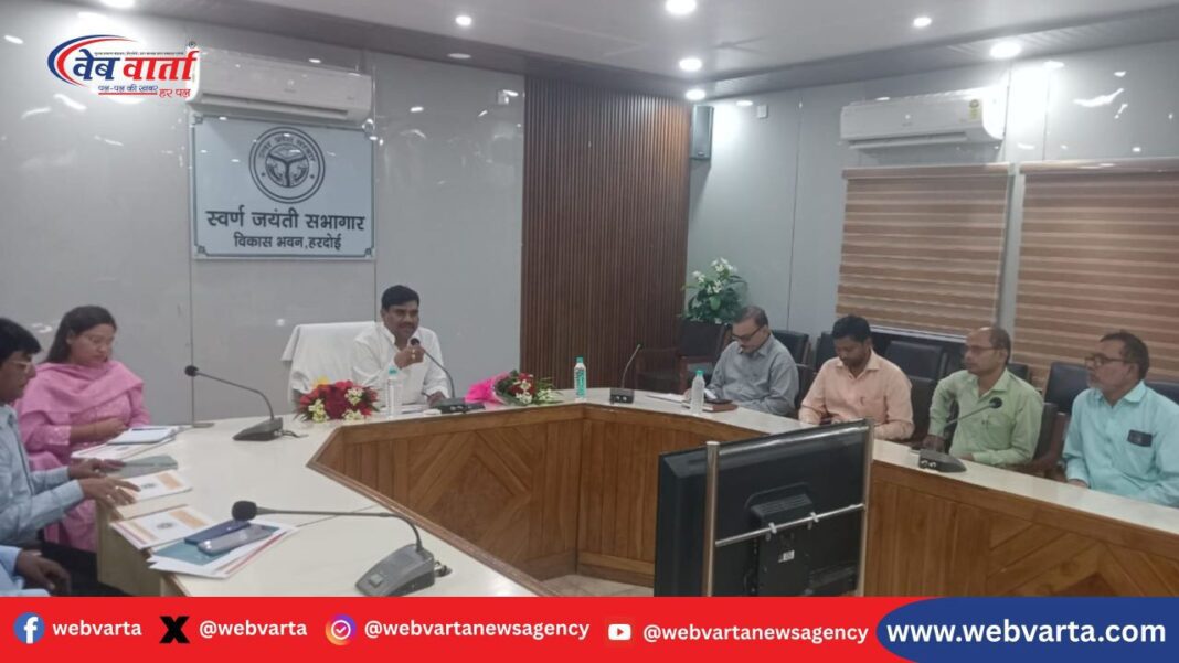 हरदोई में मत्स्य विभाग की समीक्षा बैठक में सभापति वीरू साहनी