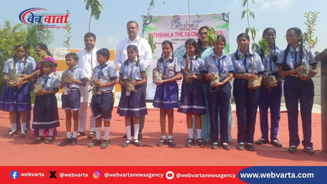 pathshala-global-school-through-plantree-save-planetary-campaign-avnish-singh-launch पाठशाला द ग्लोबल स्कूल में Through Plantree – Save Planetary अभियान, अवनीश कुमार सिंह पौधे वितरण