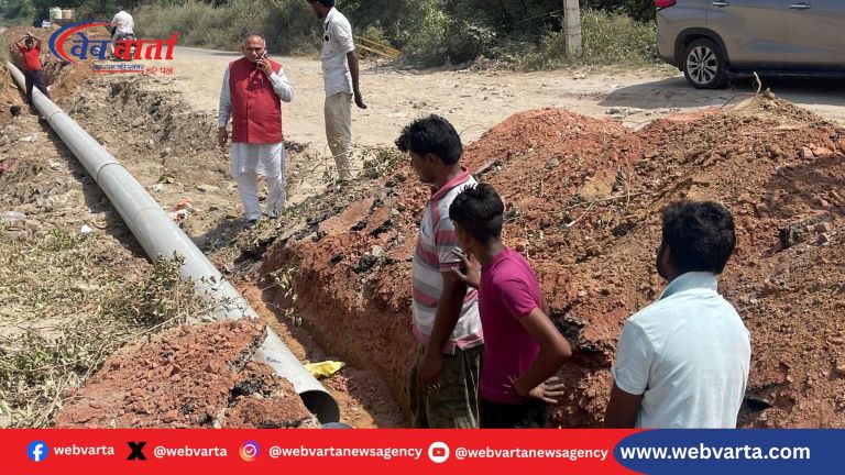 सोनीपत ककरोई रोड पर क्षतिग्रस्त सीवरेज लाइन, कॉलोनियों में जलभराव