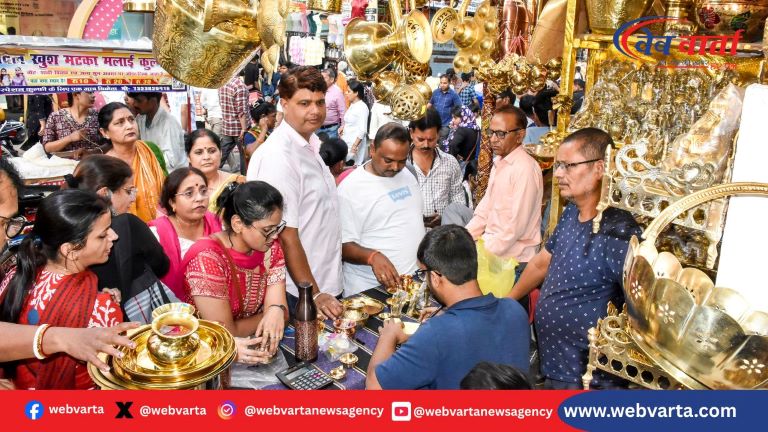 धनतेरस 2025 खरीदारी सोना चांदी बाजार भीड़