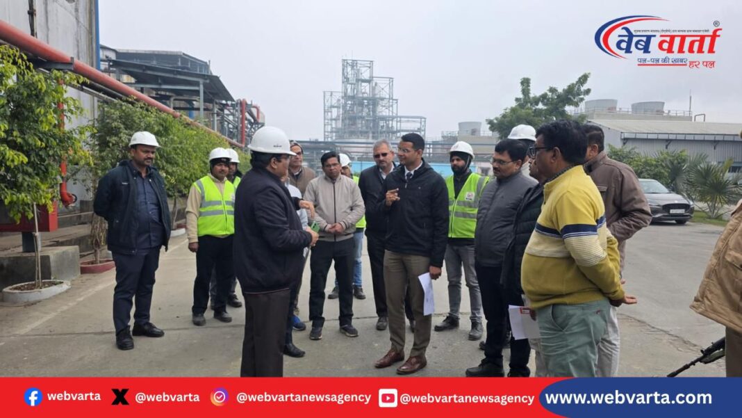 बलरामपुर चीनी मिल केमिकल डिवीजन निरीक्षण जिलाधिकारी विपिन जैन