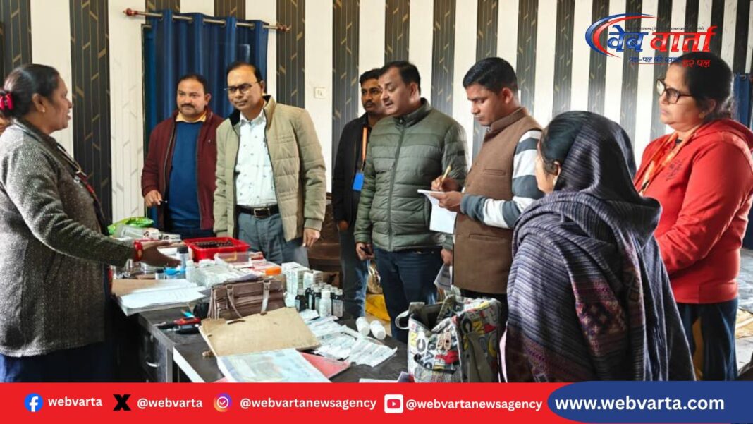 Balrampur VHSND CMO Inspection ग्राम स्वास्थ्य पोषण एवं स्वच्छता दिवस का सीएमओ द्वारा निरीक्षण