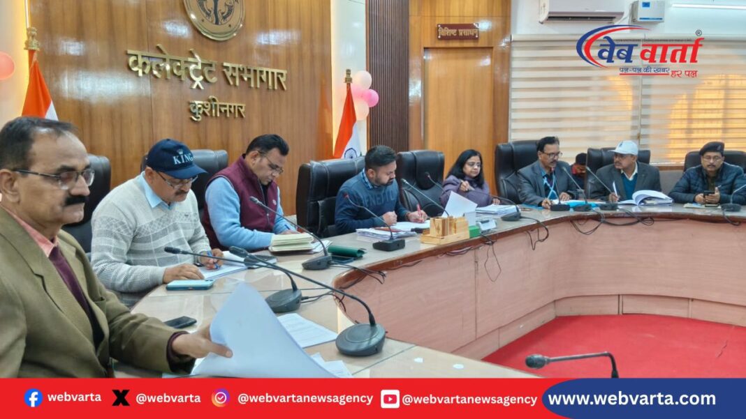 कुशीनगर में सीएम डैशबोर्ड पर विकास योजनाओं की समीक्षा बैठक