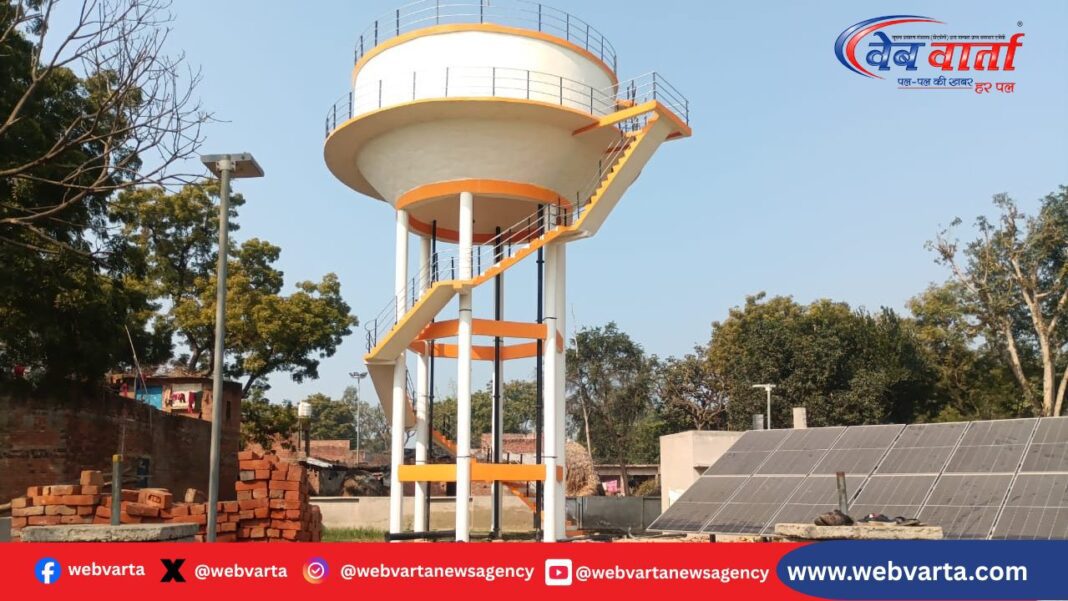 Gujidei Water Tank Jal Jeevan Mission हरदोई के गुजीदेई गांव में जल जीवन मिशन की अधूरी पानी की टंकी