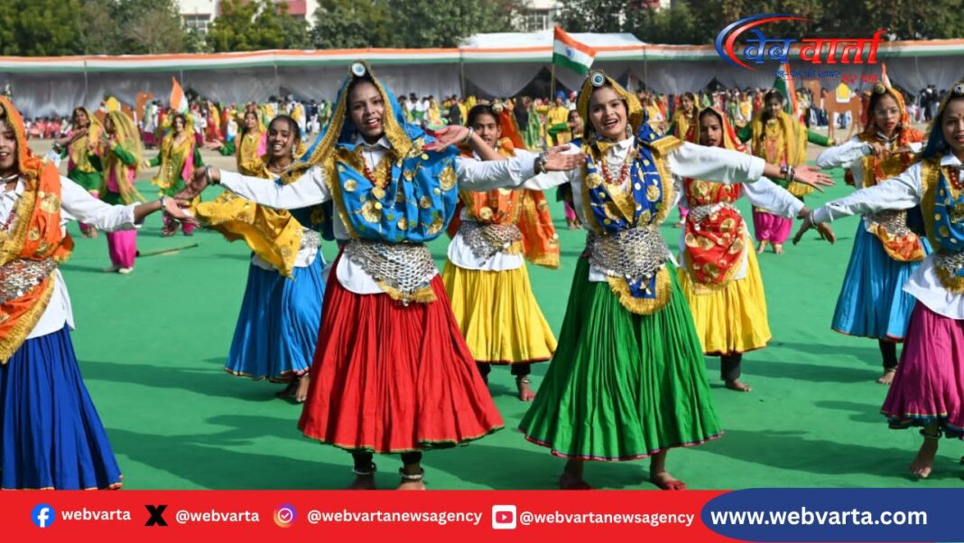 खरखौदा में गणतंत्र दिवस समारोह की रिहर्सल के दौरान परेड और सांस्कृतिक अभ्यास