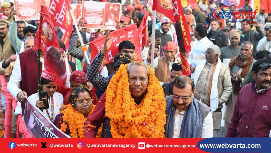 कुशीनगर में संवैधानिक अधिकार पदयात्रा का नेतृत्व करते डॉ. संजय निषाद