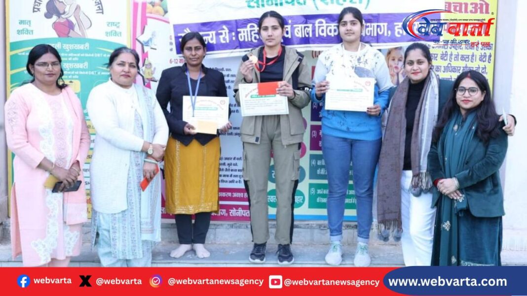 सोनीपत में आयोजित महिला खेल-कूद प्रतियोगिता में विजेता प्रतिभागी