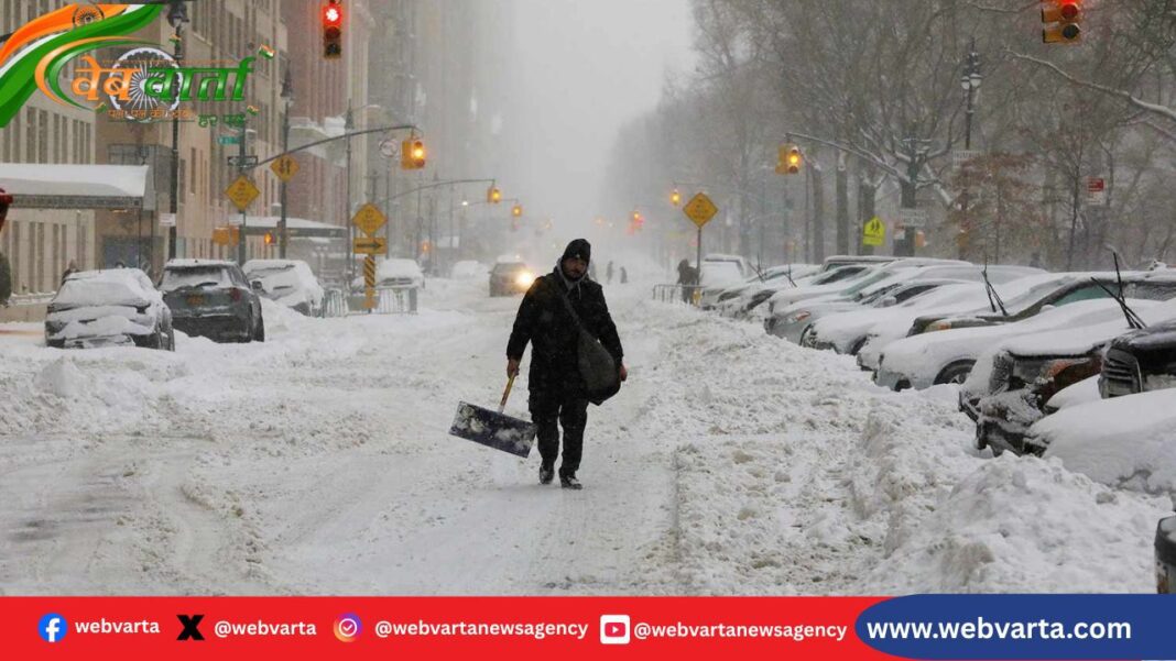 अमेरिका में बर्फीले तूफान से जनजीवन प्रभावित और बिजली गुल