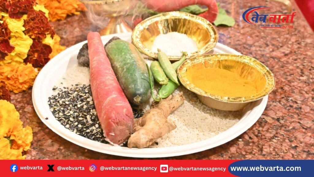 Yogi Adityanath Offers Khichdi to Guru Gorakhnath on Makar Sankranti 1