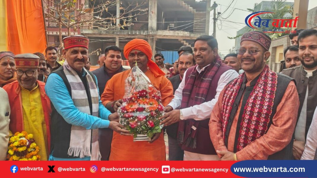 बलरामपुर में विधायक कैलाश नाथ शुक्ल के आवास पर खिचड़ी सह भोज में उमड़ा जनसैलाब