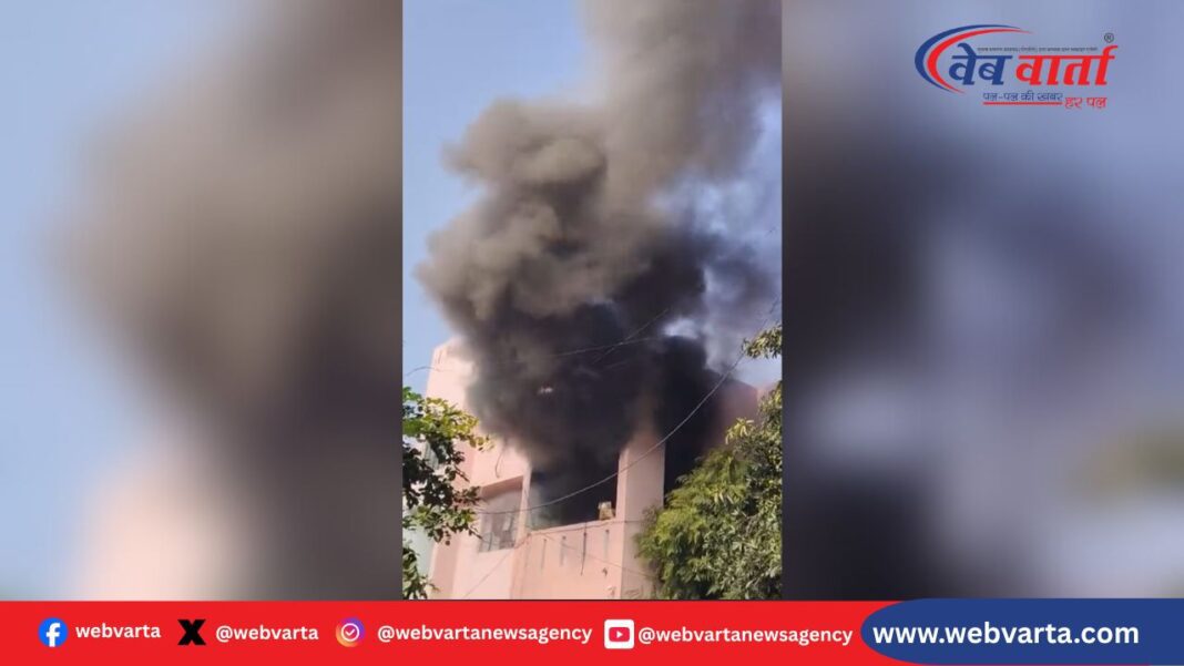 हरदोई के बिलग्राम सीएचसी में डॉक्टर के क्वार्टर में शॉर्ट सर्किट से लगी आग, दमकल ने बुझाई
