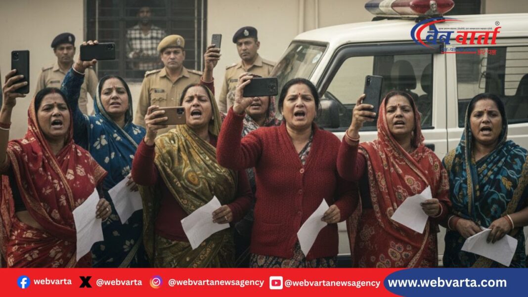 एटा दंपति नोएडा मौत हत्या आरोप 2026