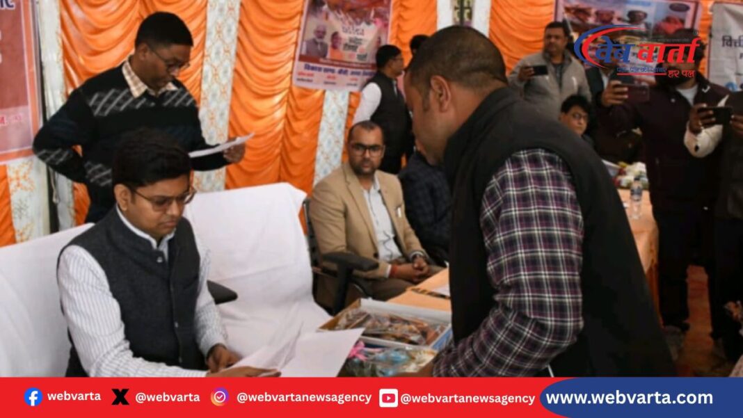 जिलाधिकारी शिवशरणप्पा जीएन की अध्यक्षता में ग्राम पंचायत एकडेंगवा में सम्पन्न ग्राम चौपाल