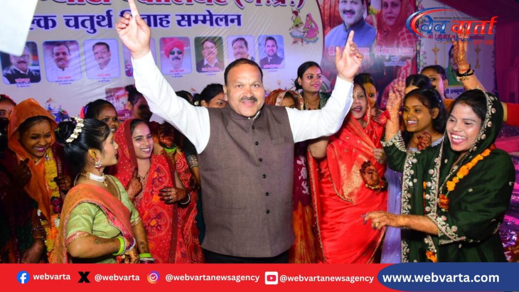 ग्वालियर में जन उत्थान न्यास द्वारा आयोजित सामूहिक विवाह समारोह में सजे जनकपुरी मैदान का दृश्य