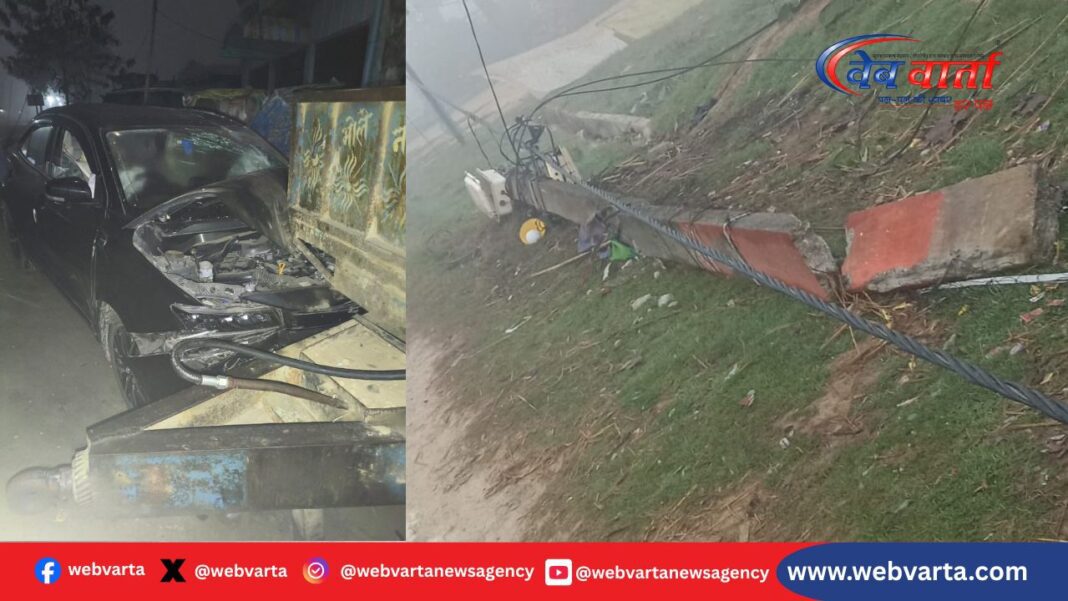 Car accident at Paraspur Chowk Dumariaganj डुमरियागंज के परसपुर चौराहे पर बिजली पोल से टकराई कार