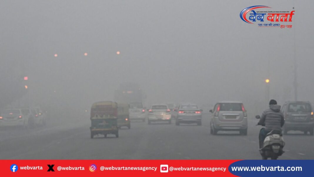 पहाड़ों में बर्फबारी के बाद मैदानी इलाकों में बढ़ी ठंड और कोहरा