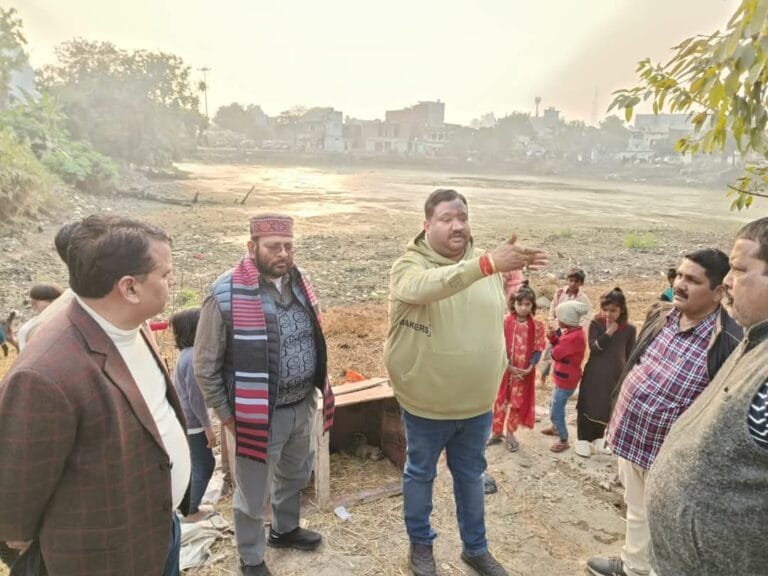 झारखंडी अटल सरोवर में घाट, सौंदर्यीकरण,वॉकिंग पथ एंव हॉल निर्माण कार्यों का निरीक्षण