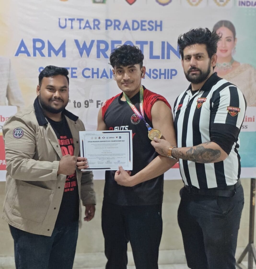 Harshit Sharma of Hardoi hoisted the flag of Hardoi by winning gold medal in UP arm wrestling.