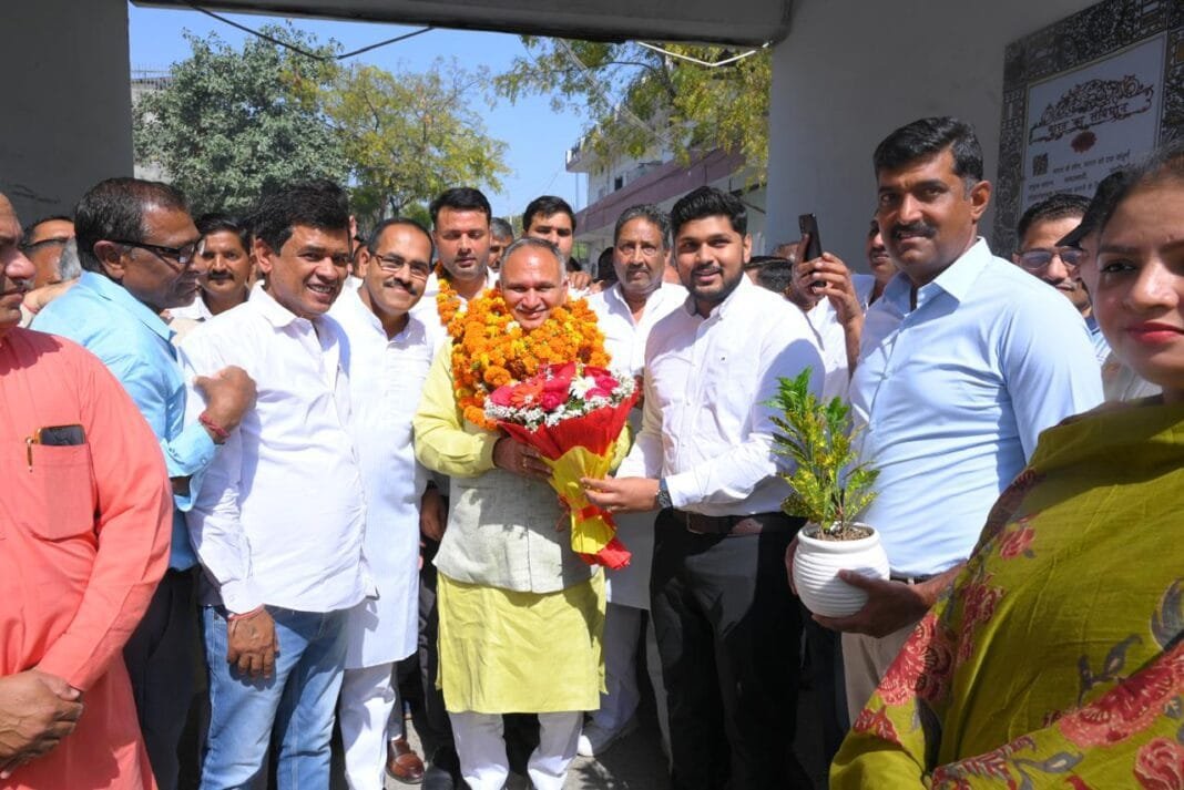 Newly elected Mayor of Sonipat Rajiv Jain took charge