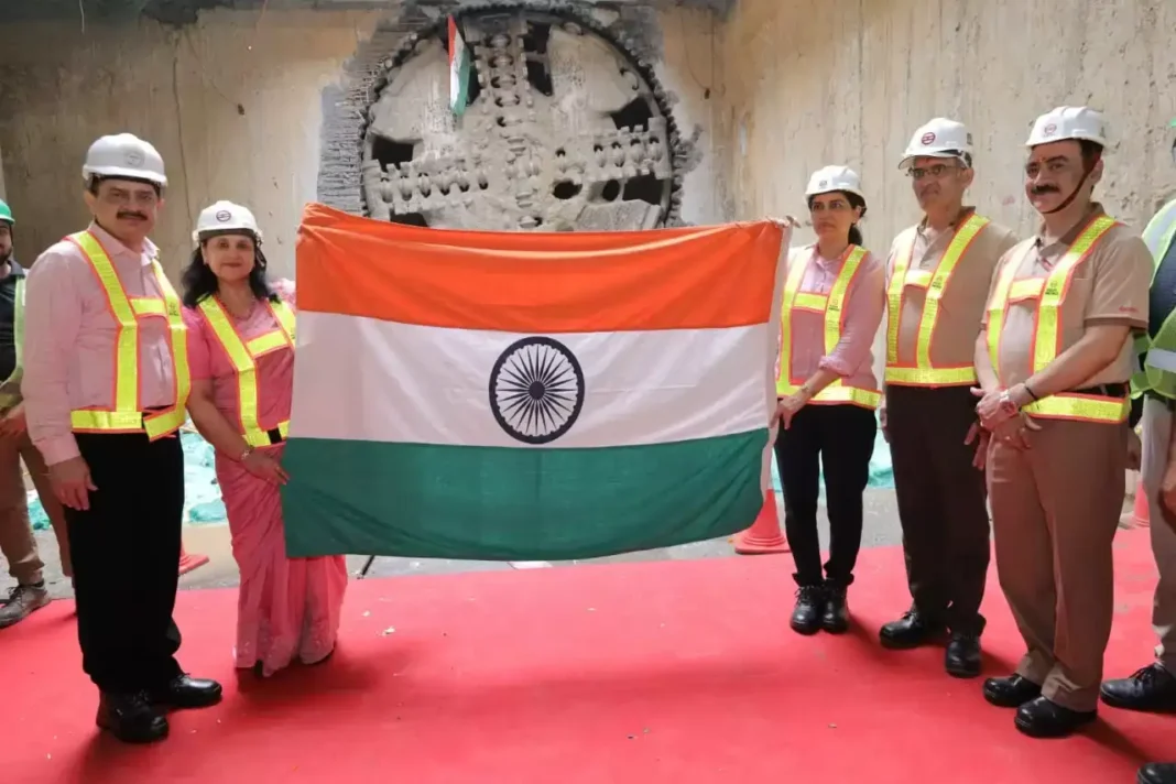 Delhi-01 दिल्ली मेट्रो सुरंग निर्माण टनल बोरिंग मशीन गोल्डन लाइन फेज-4