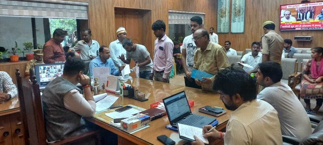 Hardoi Strictness on illegal occupation of Chakroad and government land 122 cases heard in public hearing of DM Anunay Jha