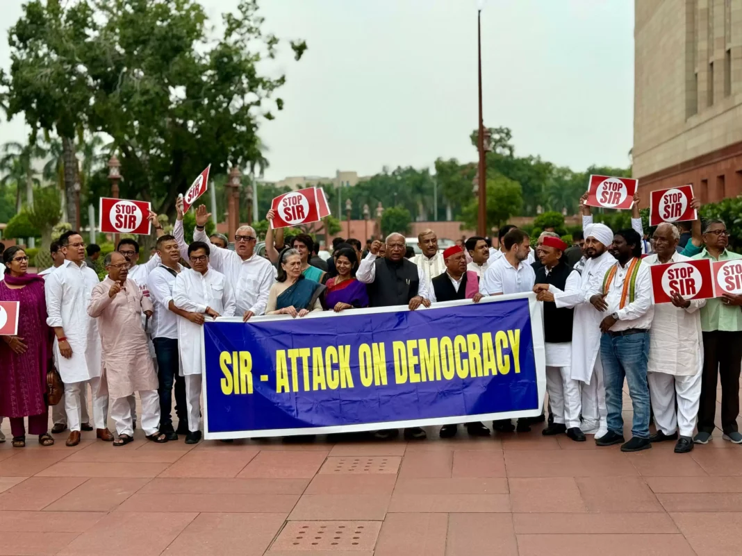 बिहार में एसआईआर के जरिए वोटिंग का अधिकार छीनने की साजिश : खड़गे