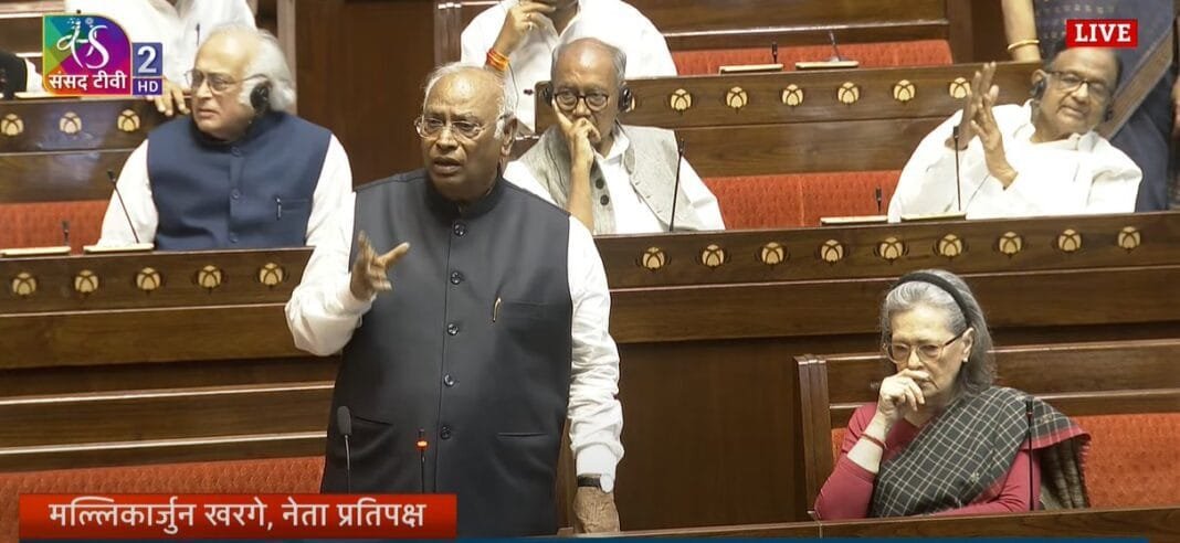 खरगे ने सरकार पर लगाया विपक्ष की आवाज दबाने का आरोप