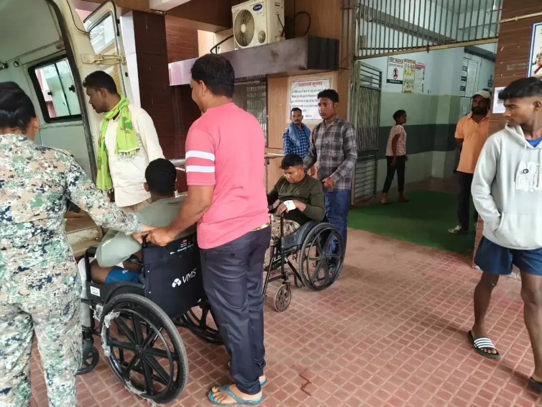 छत्तीसगढ़ के सुकमा में पुलिस और नक्सलियों के बीच मुठभेड़, आईईडी ब्लास्ट में दो जवान घायल