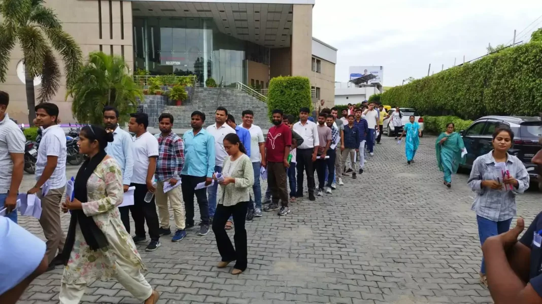 यूपी के सभी 75 जिलों में आरओ-एआरओ परीक्षा सकुशल संपन्न