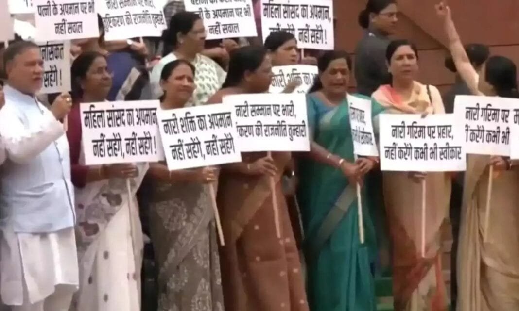 डिंपल यादव के अपमान पर एनडीए सांसदों का फूटा गुस्सा, संसद परिसर में मौलाना रशिदी के खिलाफ किया प्रदर्शन