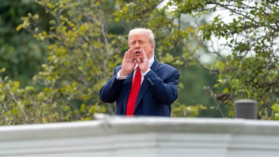 व्हाइट हाउस की छत पर डोनाल्ड ट्रंप न्यूक्लियर मिसाइल की बात करते हुए