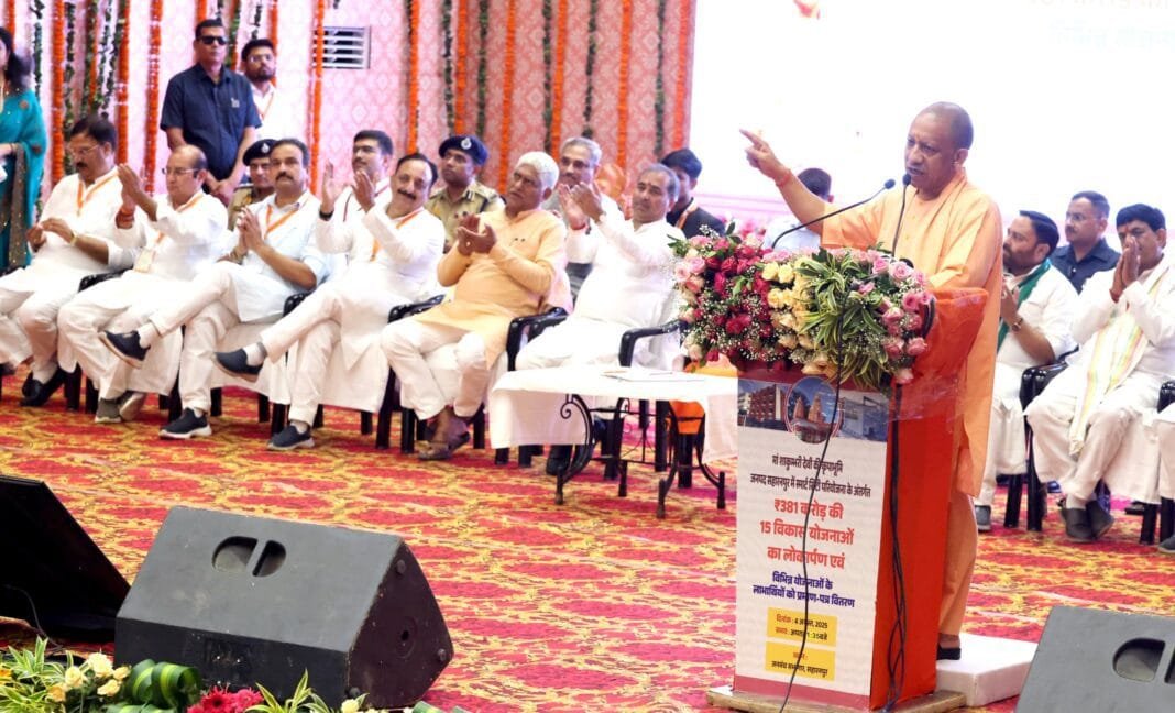 सीएम योगी जाति धर्म आदेश पर सख्त, अधिकारी निलंबित