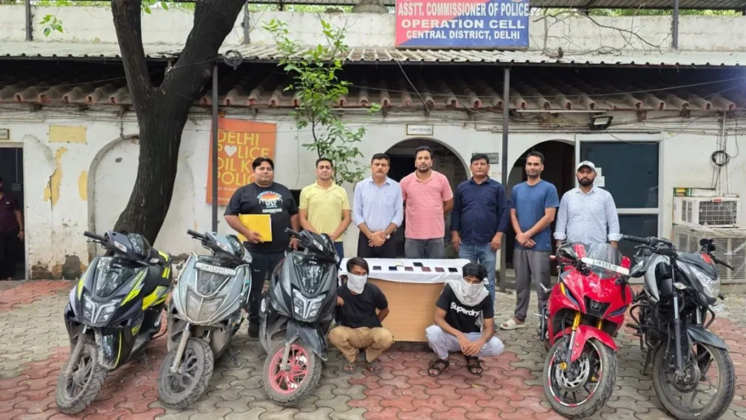 दिल्ली पुलिस ने झपटमारी और चोरी की बाइक गिरोह का किया भंडाफोड़