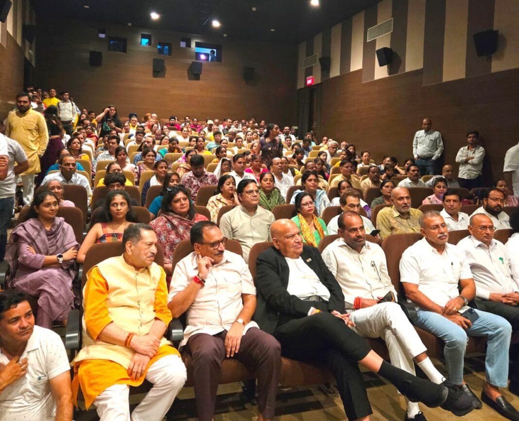 ‘‘ये है मेरा वतन’’ फिल्म की विशेष स्क्रीनिंग में उपस्थित अतिथिगण