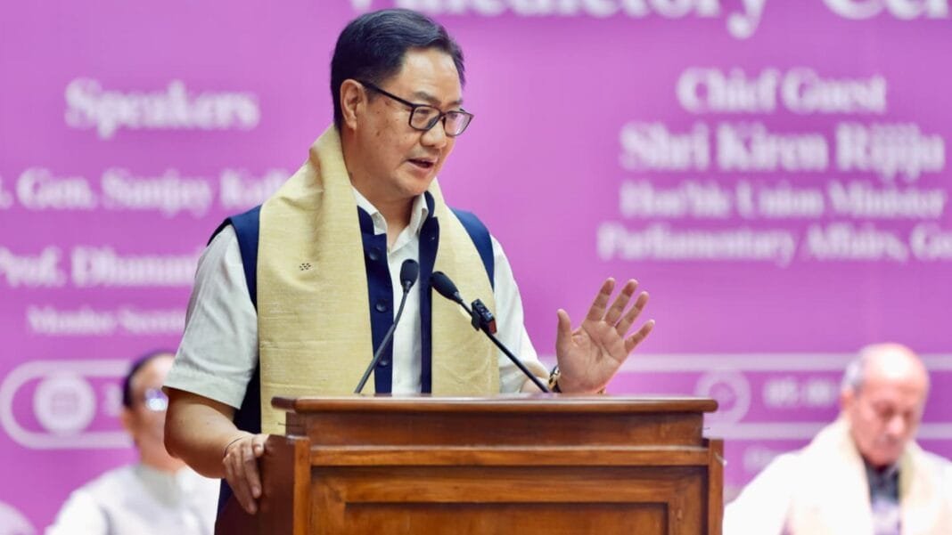 केंद्रीय मंत्री किरेन रिजिजू ने राहुल गांधी पर सुर्खियां बटोरने और बेतुकी बयानबाजी का आरोप लगाया।