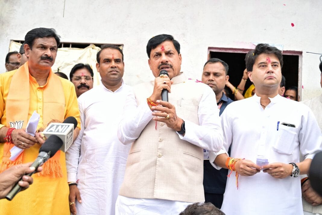 मुख्यमंत्री मोहन यादव और सिंधिया ने वर्षा प्रभावित गुना जिले का किया निरीक्षण