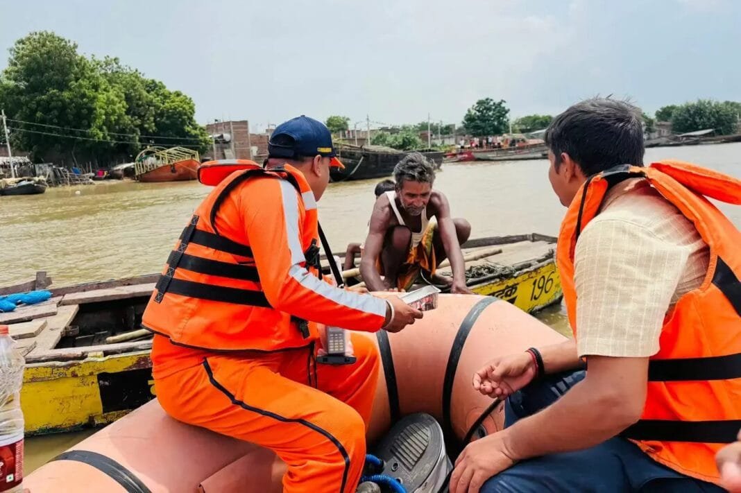 वाराणसी में एनडीआरएफ की टीम