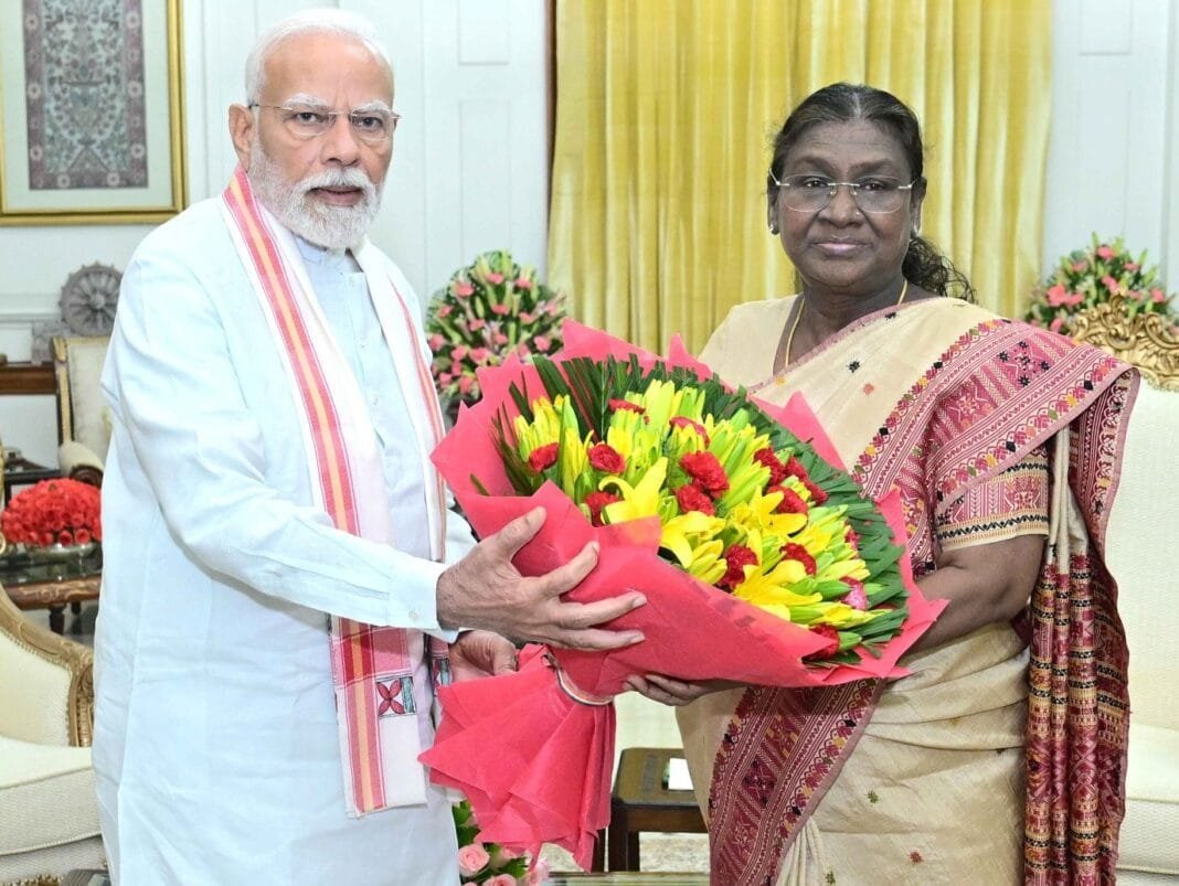 National-01 राष्ट्रपति भवन में प्रधानमंत्री मोदी और राष्ट्रपति मुर्मू की औपचारिक मुलाकात