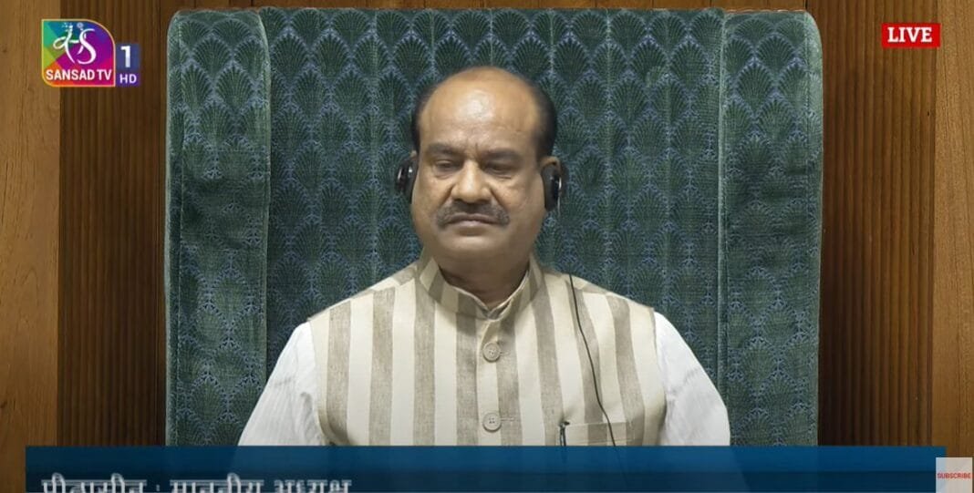 लोकसभा में विपक्षी हंगामे के बीच अध्यक्ष कार्यवाही स्थगित करते हुए