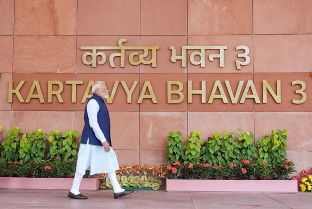 पीएम मोदी कर्तव्य भवन का उद्घाटन करते हुए