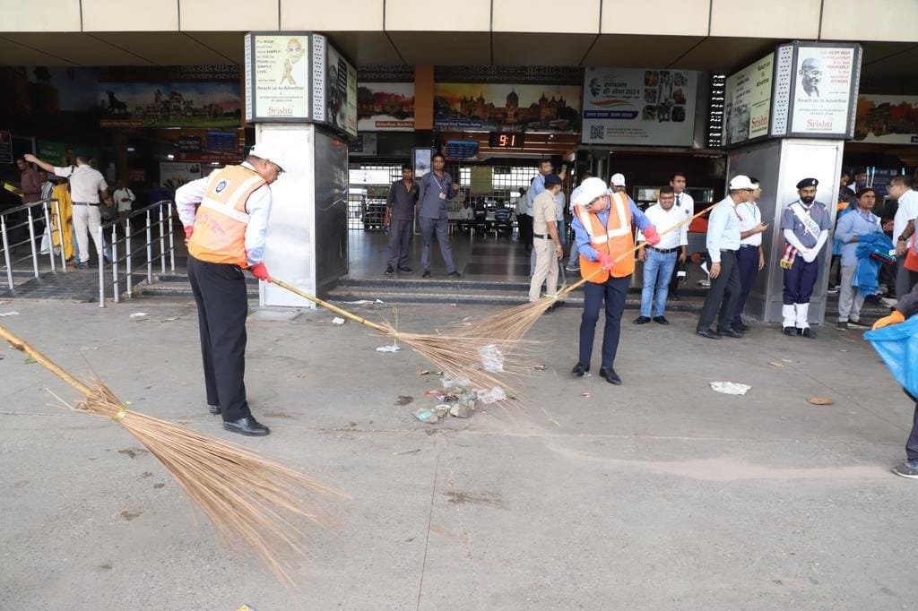 New Delhi Railway Station Cleanliness Satish Kumar CEO and Chairman Railway Board