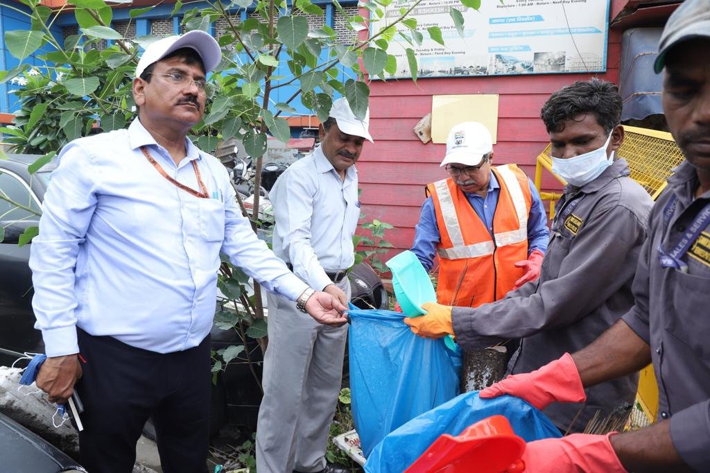 New Delhi Railway Station Cleanliness Satish Kumar CEO and Chairman Railway Board1