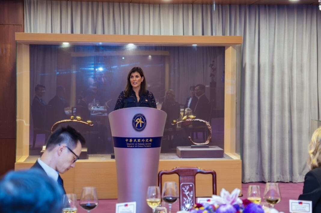 डोनाल्ड ट्रंप और निक्की हेली भारत-अमेरिका व्यापार विवाद पर बयान