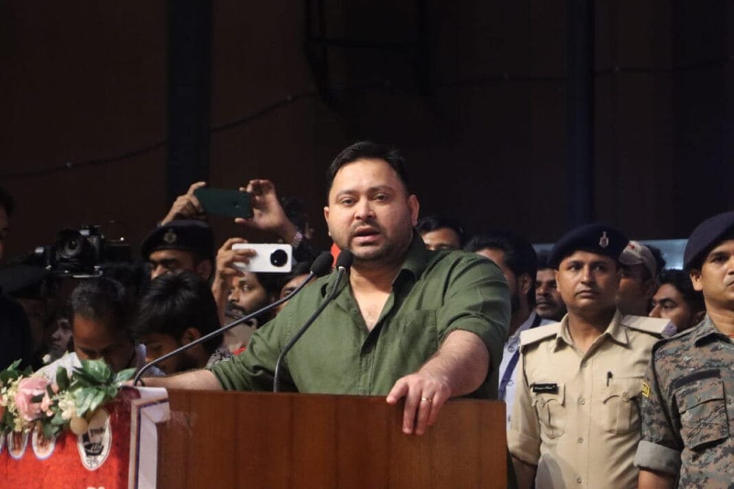 शाहजहांपुर में तेजस्वी यादव पर केस दर्ज, पीएम मोदी को वोट चोर कहने पर विवाद।